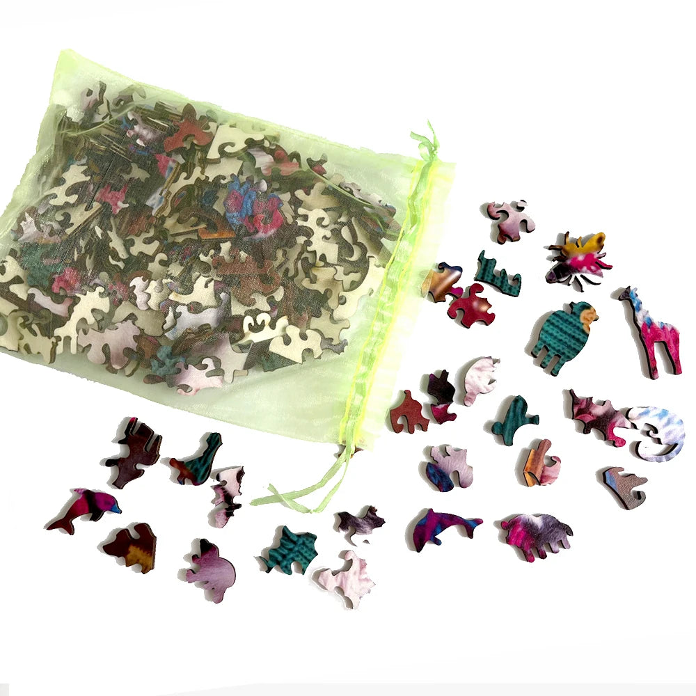 Wooden Jigsaw Puzzle: Scarlet Macaw Parrot